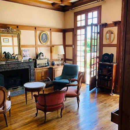 La Gentilhommiere De Bed & Breakfast 4*