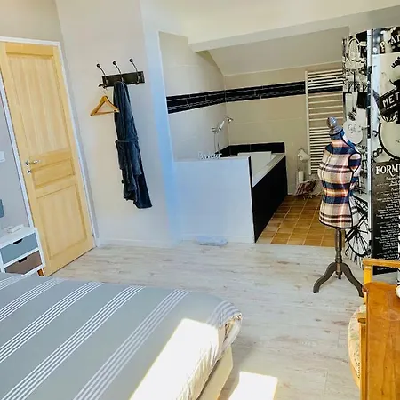 La Gentilhommiere De לינה וארוחת בוקר 4*