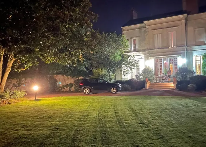 Oda ve Kahvaltı La Gentilhommiere De 4*